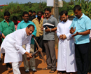 Mangaluru: MLC Ivan D’Souza lays foundation for road works at Adamkudru